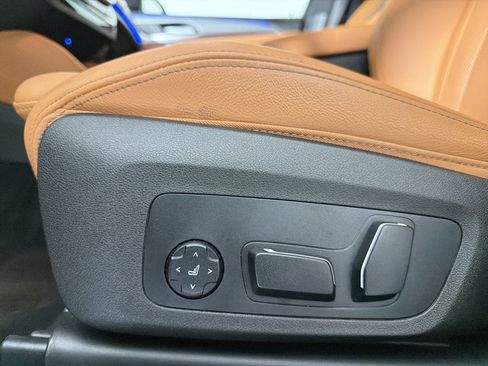 Used 2025 BMW X4 xDrive30i AWD/4WD image 12