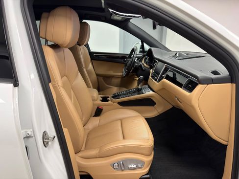 Used 2018 Porsche Macan AWD/4WD image 10