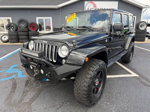 Used 2017 Jeep Wrangler Unlimited Sahara AWD/4WD image 9