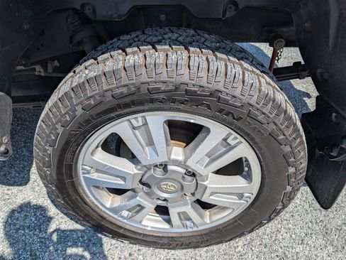 Used 2014 Toyota Tundra Limited w/ Limited Premium Package image 7