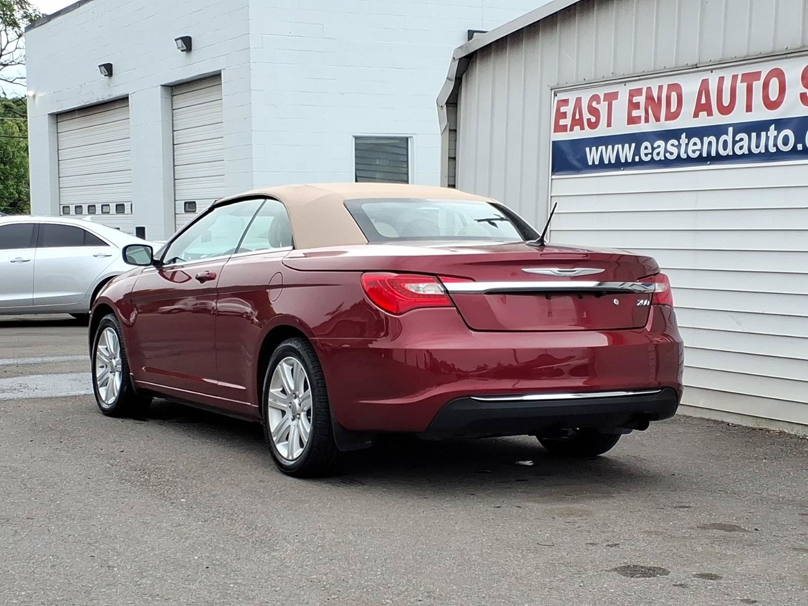Used 2012 Chrysler 200 Touring FWD image 3