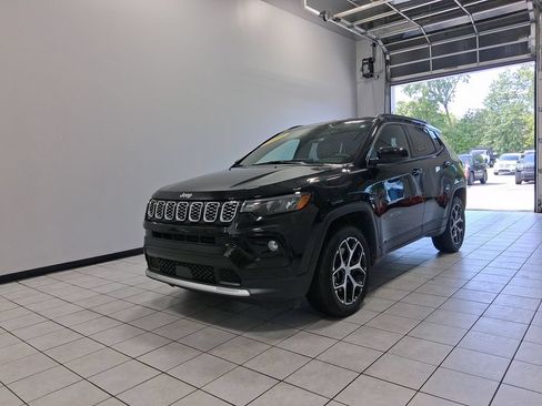 Used 2024 Jeep Compass Limited AWD/4WD image 3