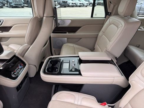 Used 2019 Lincoln Navigator L Reserve image 21