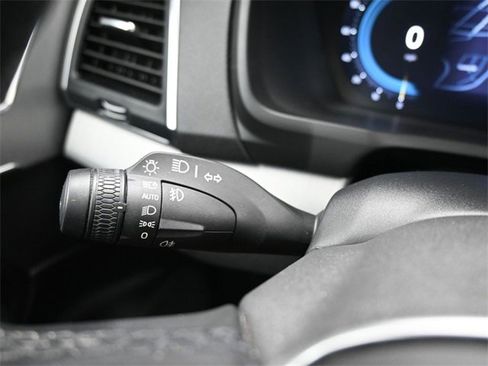 Used 2023 Volvo XC90 B5 Core image 30