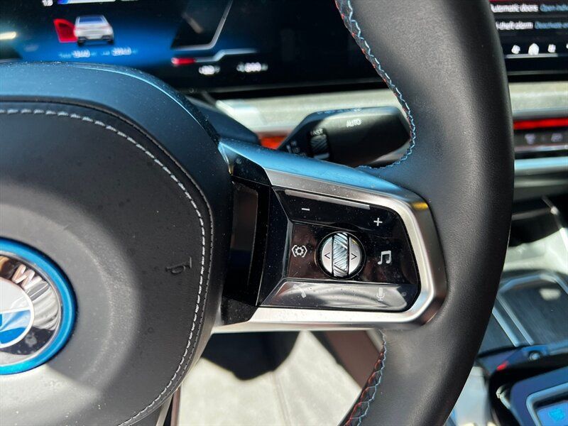 Used 2024 BMW i7 M70 AWD/4WD image 35