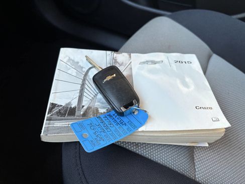 Used 2015 Chevrolet Cruze LS image 28