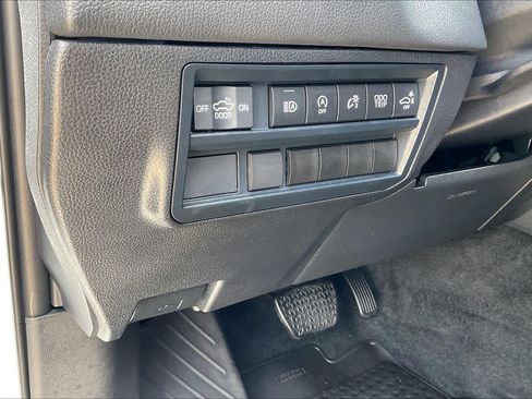 Used 2024 Toyota Tundra Limited AWD/4WD image 35