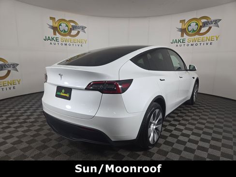 Used 2024 Tesla Model Y 2WD image 10