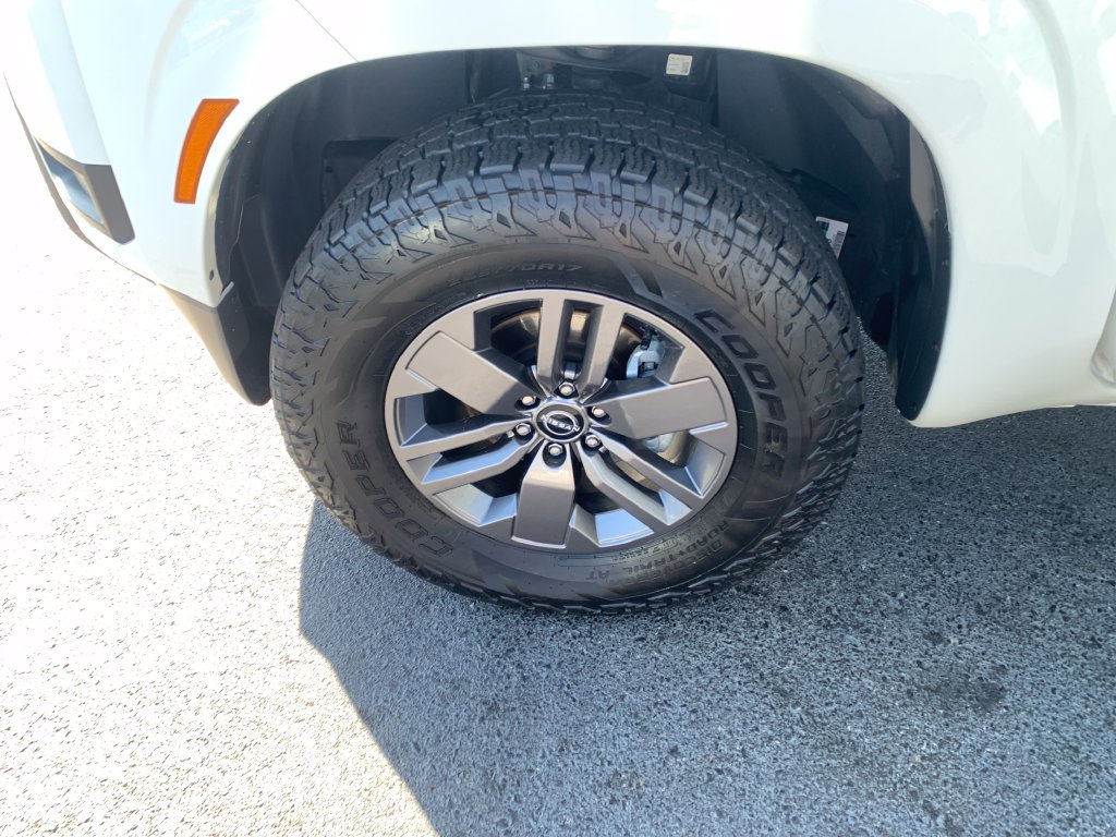 Used 2025 Nissan Frontier SV AWD/4WD image 27