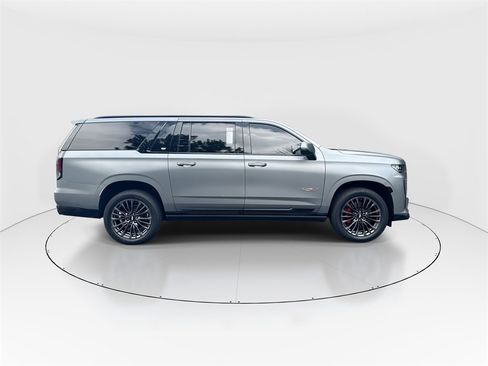 Used 2023 Cadillac Escalade ESV V image 9