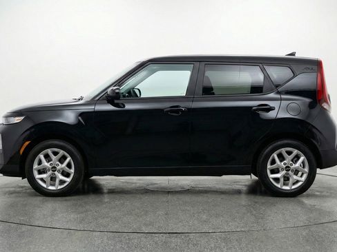Used 2025 Kia Soul LX w/ LX Technology Package FWD image 5