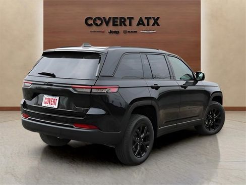 New 2025 Jeep Grand Cherokee Altitude image 5