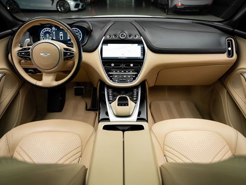 Used 2021 Aston Martin DBX AWD/4WD image 41