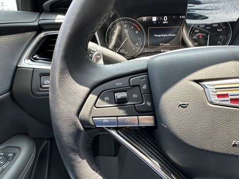 Used 2025 Cadillac XT6 Sport w/ Technology Package image 11