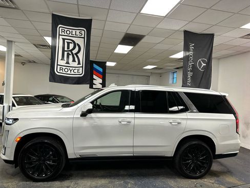 Used 2023 Cadillac Escalade Premium Luxury w/ Performance Package image 9