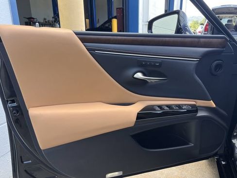 Used 2022 Lexus ES 350 w/ Premium Package FWD image 10