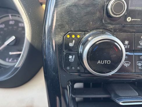 Used 2020 Toyota Highlander Limited image 35