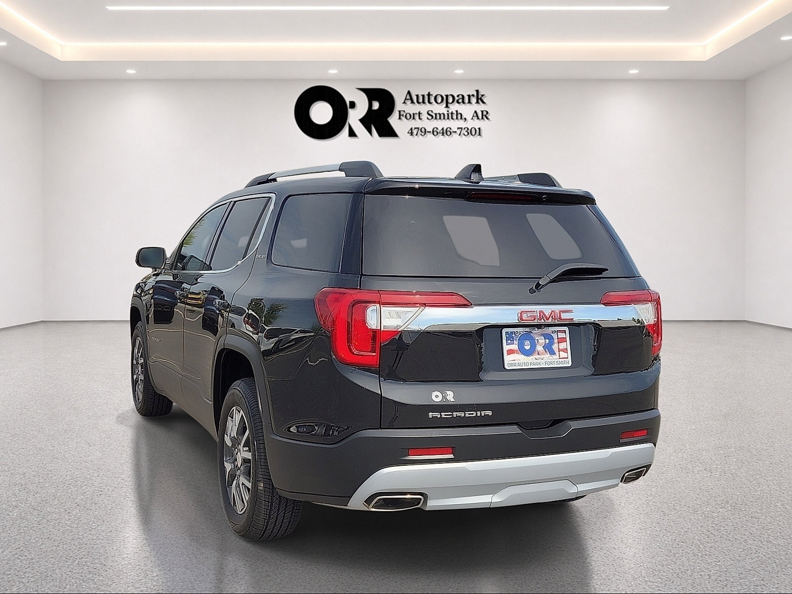 Used 2023 GMC Acadia SLE w/ Driver Convenience Package FWD image 4