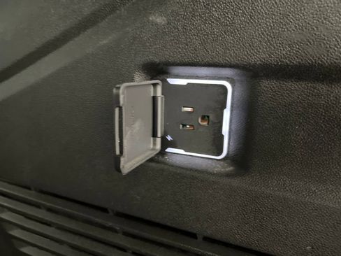 Used 2023 Chevrolet Tahoe RST image 39