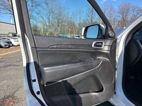 Certified 2022 Jeep Grand Cherokee Laredo X image 34