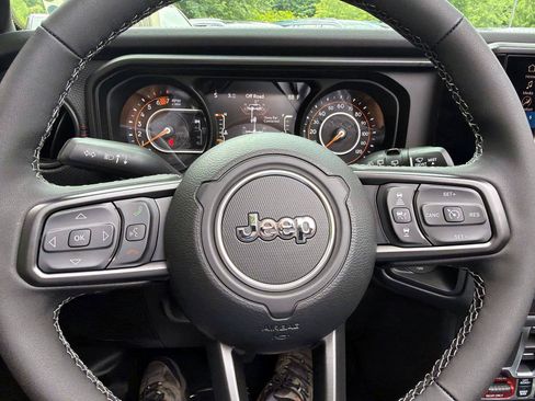 New 2026 Jeep Wrangler Unlimited Rubicon AWD/4WD image 16