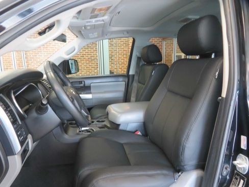 Used 2019 Toyota Sequoia SR5 AWD/4WD image 15