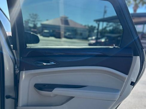 Used 2016 Cadillac SRX Luxury image 19