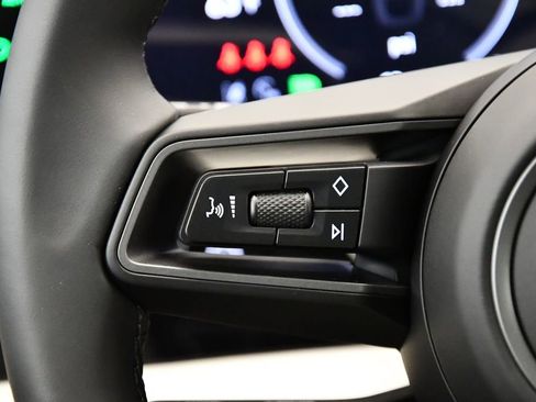 Used 2025 Porsche Taycan image 23