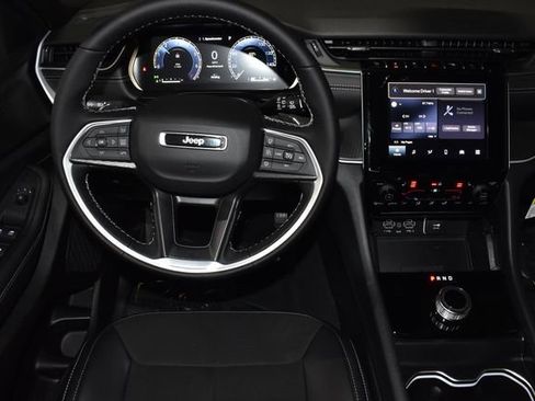 New 2025 Jeep Grand Cherokee Altitude w/ Trailer Tow Package image 13