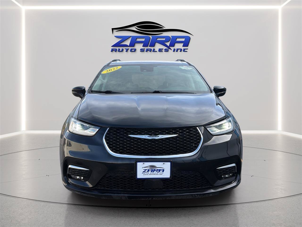 Used 2022 Chrysler Pacifica Touring-L FWD image 2