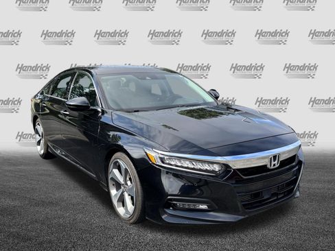 Used 2020 Honda Accord Touring image 2