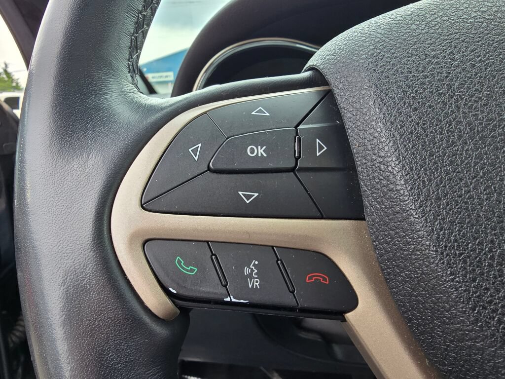 Used 2015 Jeep Grand Cherokee Altitude AWD/4WD image 28