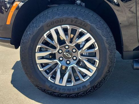 Used 2025 Chevrolet Tahoe Z71 AWD/4WD image 33