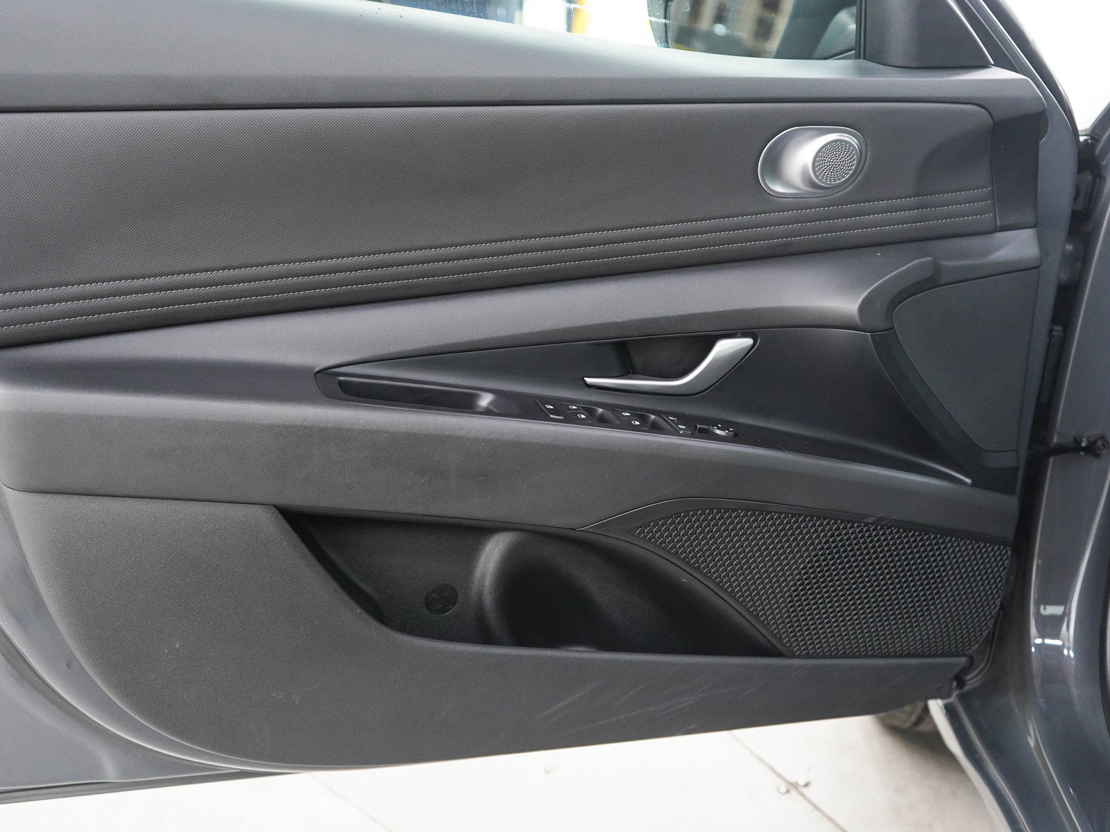 Used 2025 Hyundai Elantra SEL FWD image 17