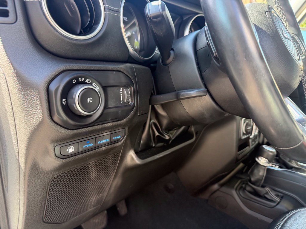 Used 2023 Jeep Wrangler Unlimited Sahara w/ Cold Weather Group AWD/4WD image 21