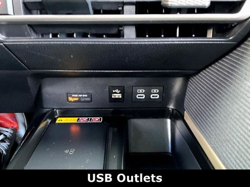 Used 2025 Toyota Camry SE image 15