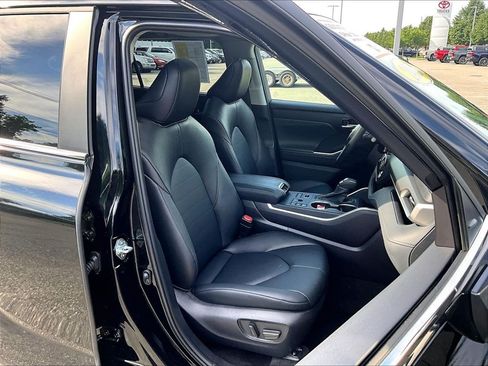Used 2026 Toyota Highlander XLE AWD/4WD image 11