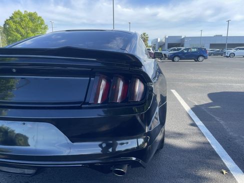 Used 2017 Ford Mustang Coupe RWD image 12