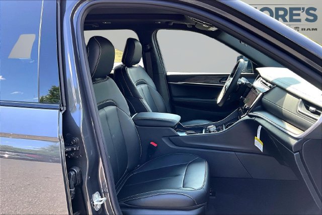 New 2026 Jeep Grand Cherokee Limited AWD/4WD image 11
