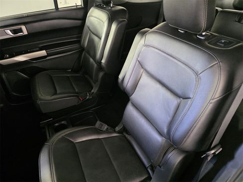 Used 2021 Ford Explorer Limited image 16