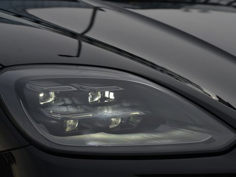 New 2026 Porsche Cayenne image 12