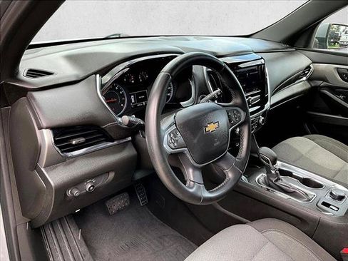 Used 2023 Chevrolet Traverse LT FWD image 14