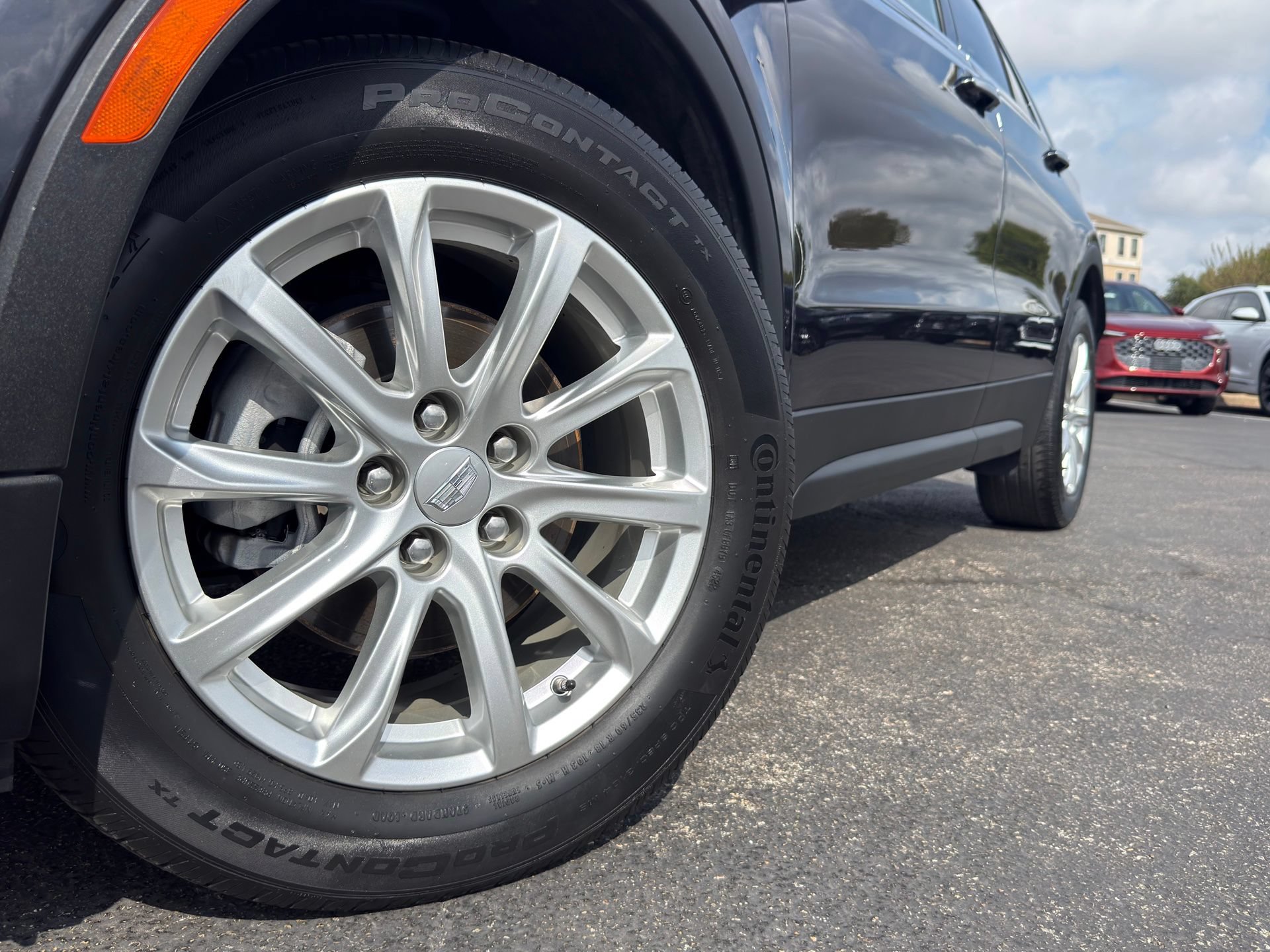 Used 2023 Cadillac XT4 Luxury w/ Cold Weather Package FWD image 6