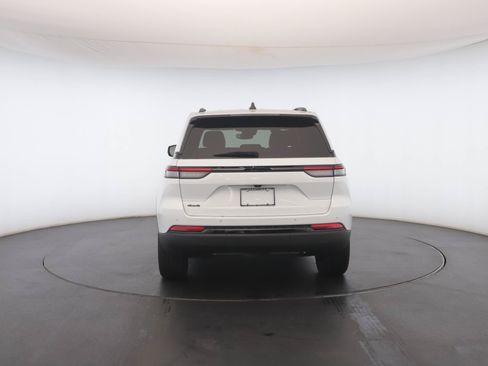Used 2023 Jeep Grand Cherokee Altitude AWD/4WD image 22