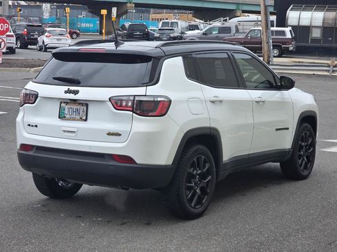 Used 2023 Jeep Compass Latitude w/ Sun and Sound Group AWD/4WD image 7