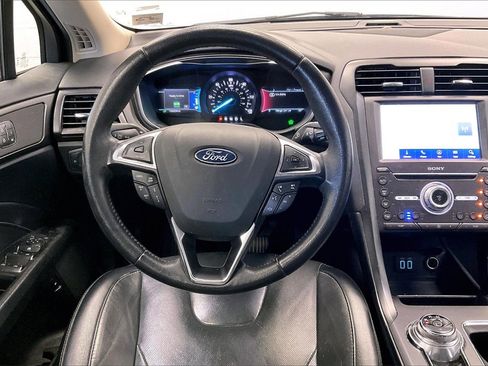 Used 2019 Ford Fusion Titanium image 4