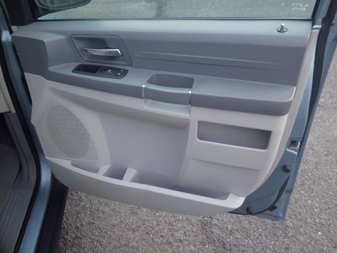 Used 2008 Chrysler Town & Country LX image 18