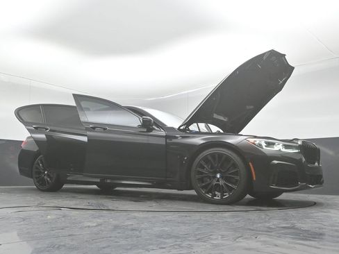 Used 2022 BMW 750i xDrive w/ M Sport Package image 52