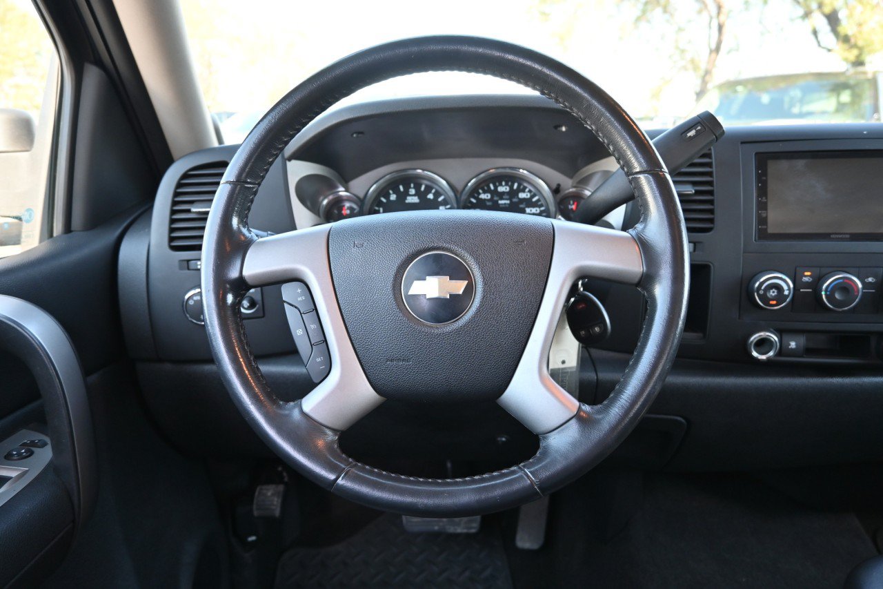 Used 2009 Chevrolet Silverado 1500 LT w/ Texas Edition RWD image 10
