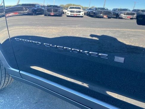 New 2025 Jeep Grand Cherokee Altitude image 42